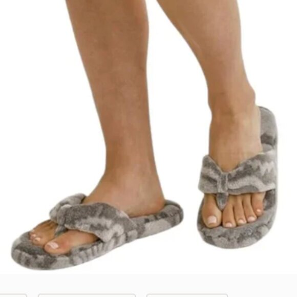 Small (5-6) - VERA BRADLEY - Soft Slippers Gray Grey Fleece Flip Flop NEW - Picture 1 of 3